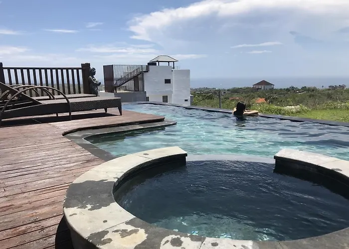 The Ocean Views Luxury & Uluwatu (Bali)