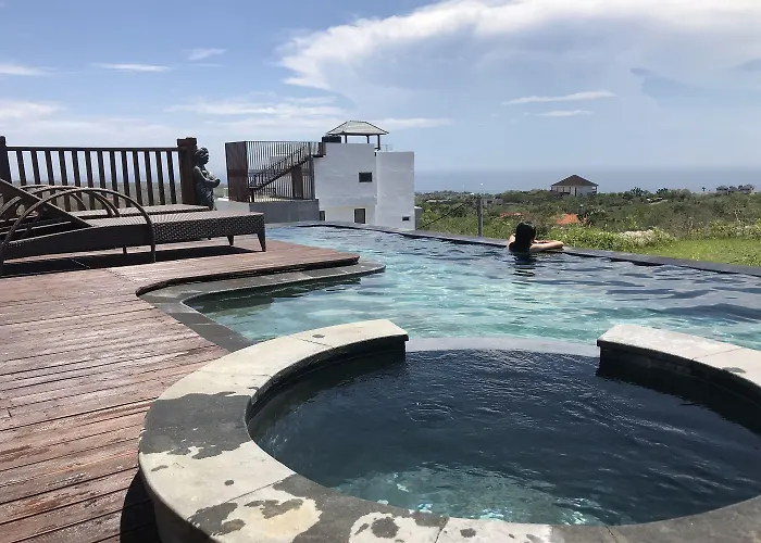 The Ocean Views Luxury & Villa Uluwatu (Bali)